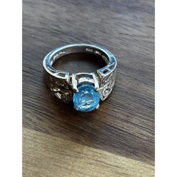 The Unbranded Brand Jewelry - Sterling Silver Woman Fashion Ring With Blue Topaz. Size 6.25